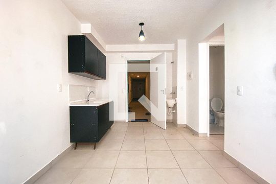 Cozinha de apartamento para alugar com 2 quartos, 30m² em Jardim Celeste, São Paulo