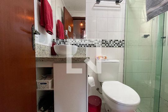 Banheiro de apartamento à venda com 2 quartos, 50m² em Jardim Celeste, São Paulo