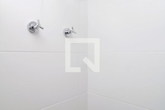 Banheiro de kitnet/studio para alugar com 1 quarto, 20m² em Butantã, São Paulo