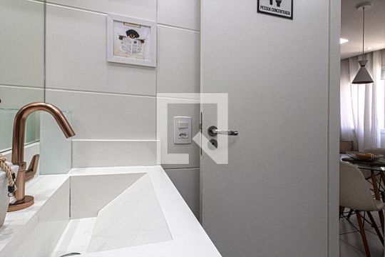 Banheiro de apartamento para alugar com 2 quartos, 33m² em Sacoma, São Paulo