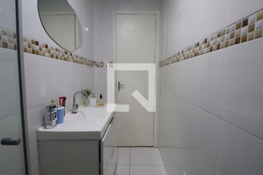 Banheiro de apartamento à venda com 2 quartos, 57m² em Centro, Canoas
