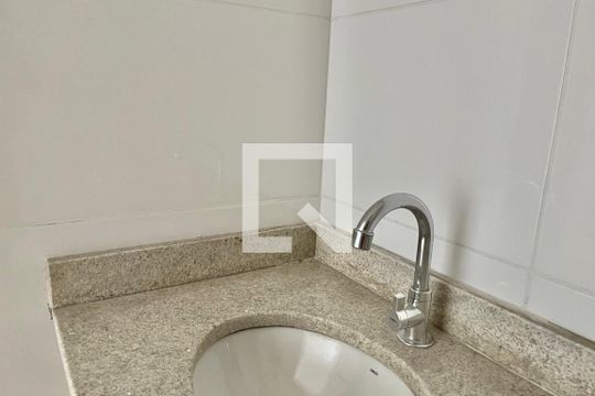 Banheiro  de apartamento à venda com 2 quartos, 33m² em Vila Guarani (zona Sul), São Paulo