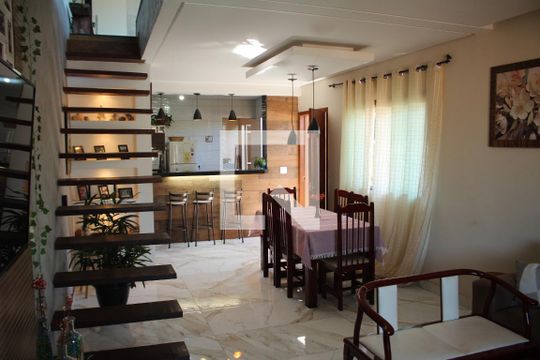 Sala de casa à venda com 3 quartos, 180m² em Diamante, Belo Horizonte