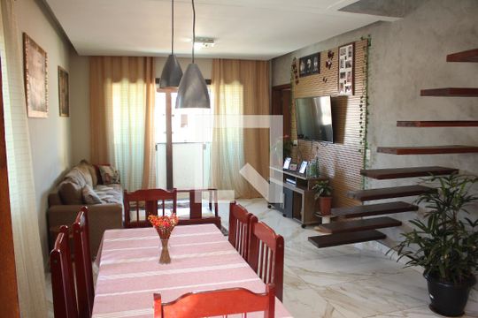 Sala de casa à venda com 3 quartos, 180m² em Diamante, Belo Horizonte
