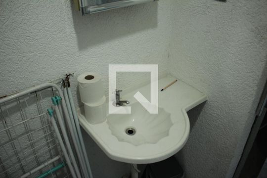 Banheiro de Serviço de casa à venda com 3 quartos, 180m² em Diamante, Belo Horizonte