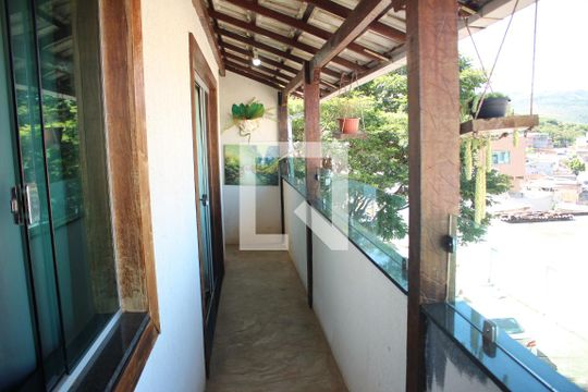 Varanda  de casa à venda com 3 quartos, 180m² em Diamante, Belo Horizonte
