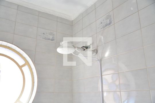 Banheiro da Suíte 1 de casa à venda com 5 quartos, 356m² em Jardim Ocara, Santo André