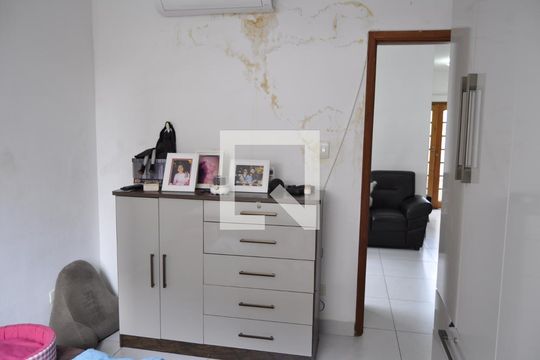 Quarto  de casa para alugar com 4 quartos, 450m² em Todos Os Santos, Rio de Janeiro
