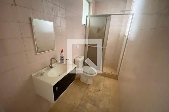 Banheiro de casa à venda com 3 quartos, 230m² em Encantado, Rio de Janeiro