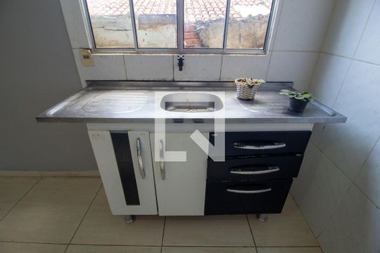 Cozinha de casa para alugar com 1 quarto, 32m² em Jardim Simus, Sorocaba
