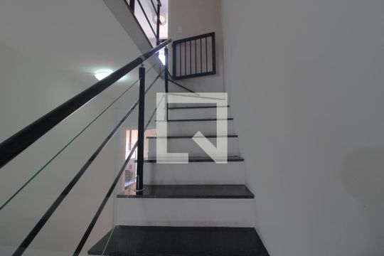 Escada de casa à venda com 3 quartos, 113m² em Vila Campo Grande, São Paulo
