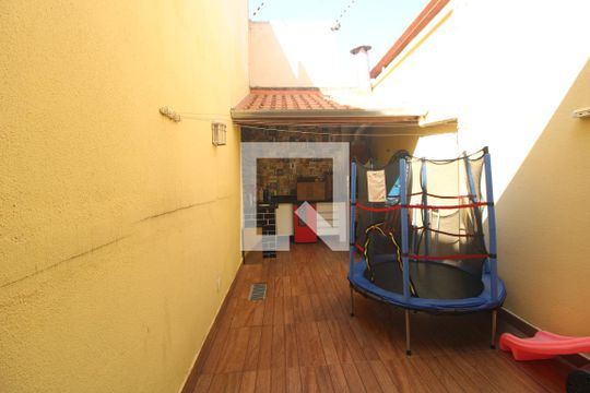 Quintal fundos da casa de casa à venda com 3 quartos, 113m² em Vila Campo Grande, São Paulo