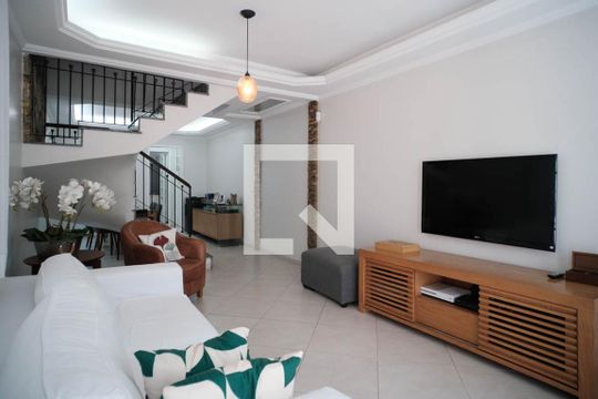 Casa para alugar com 3 quartos, 125m² em Jardim Santa Maria, São Paulo