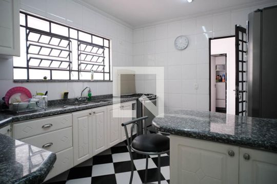 Cozinha de casa para alugar com 3 quartos, 125m² em Jardim Santa Maria, São Paulo