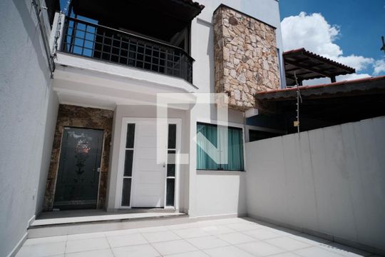 Entrada de casa para alugar com 3 quartos, 125m² em Jardim Santa Maria, São Paulo