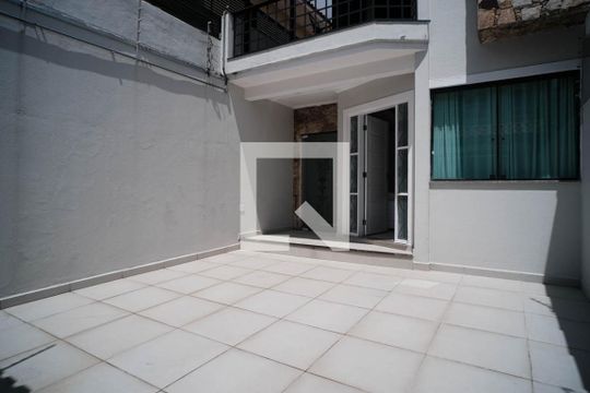 Entrada de casa para alugar com 3 quartos, 125m² em Jardim Santa Maria, São Paulo