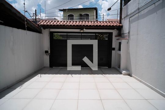 Garagem de casa para alugar com 3 quartos, 125m² em Jardim Santa Maria, São Paulo