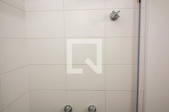 Banheiro Social de apartamento para alugar com 2 quartos, 58m² em Azenha, Porto Alegre