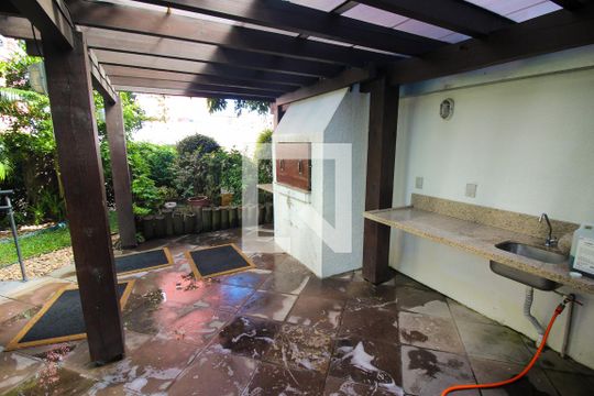 Área comum - Churrasqueira de apartamento para alugar com 2 quartos, 58m² em Azenha, Porto Alegre