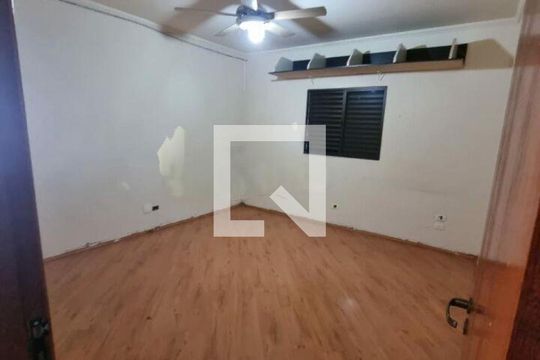 Casa à venda com 6 quartos, 400m² em Vila Carrão, São Paulo