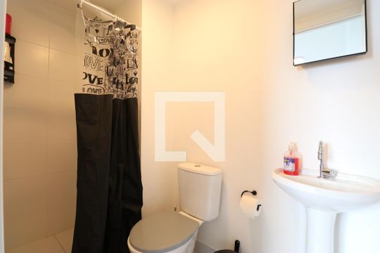 Banheiro de apartamento à venda com 1 quarto, 27m² em Parque Industrial Tomas Edson, São Paulo