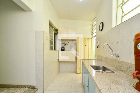 Cozinha casa principal de casa à venda com 3 quartos, 257m² em Concórdia, Belo Horizonte