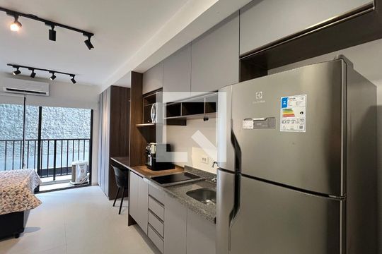 Cozinha de kitnet/studio para alugar com 1 quarto, 25m² em Pinheiros, São Paulo