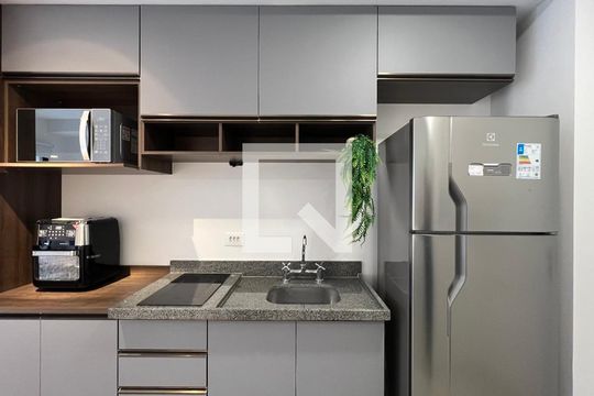 Cozinha de kitnet/studio para alugar com 1 quarto, 25m² em Pinheiros, São Paulo