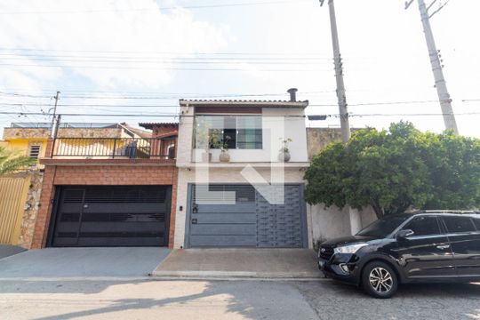 Fachada de casa à venda com 4 quartos, 265m² em Aricanduva, São Paulo