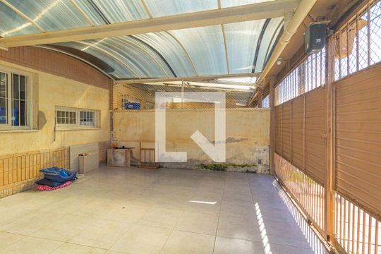 Garagem de casa para alugar com 4 quartos, 148m² em Centro, Canoas
