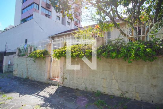 Fachada de casa para alugar com 2 quartos, 350m² em Passo D’areia, Porto Alegre