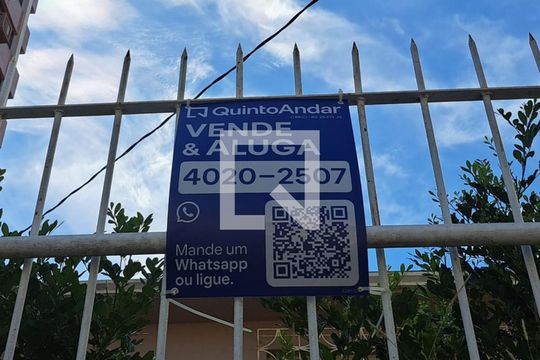Placa na Fachada de casa para alugar com 2 quartos, 350m² em Passo D’areia, Porto Alegre