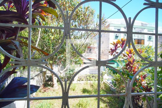Quarto 1 - Vista de casa para alugar com 2 quartos, 350m² em Passo D’areia, Porto Alegre