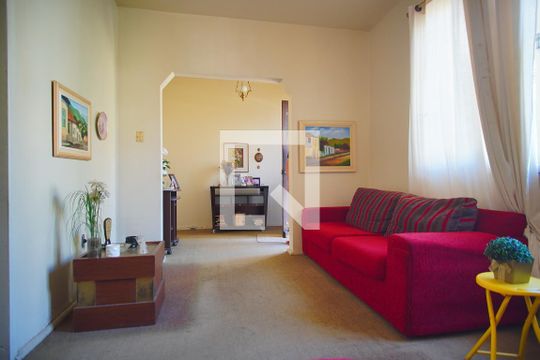 Sala de Estar de casa para alugar com 2 quartos, 350m² em Passo D’areia, Porto Alegre