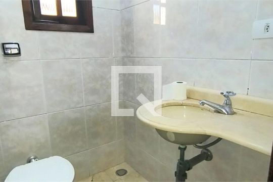 Casa à venda com 3 quartos, 202m² em Jardim Ivana, São Paulo