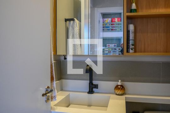 Banheiro de apartamento à venda com 2 quartos, 40m² em Vila Água Funda, São Paulo