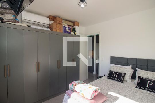 Quarto de apartamento à venda com 1 quarto, 45m² em Azenha, Porto Alegre