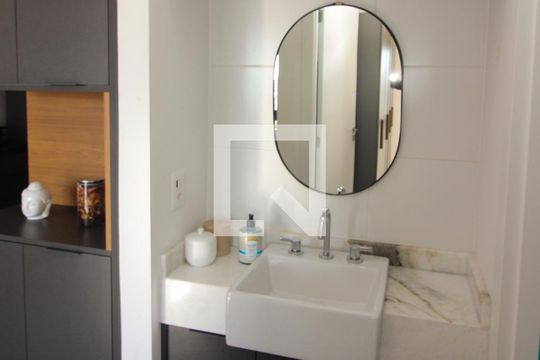 Banheiro de apartamento à venda com 1 quarto, 45m² em Azenha, Porto Alegre