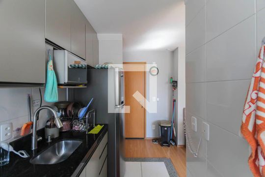 Cozinha de apartamento para alugar com 2 quartos, 43m² em Cidade São Mateus, São Paulo
