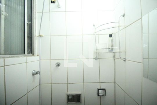 Banheiro de kitnet/studio para alugar com 1 quarto, 31m² em Saúde, Salvador