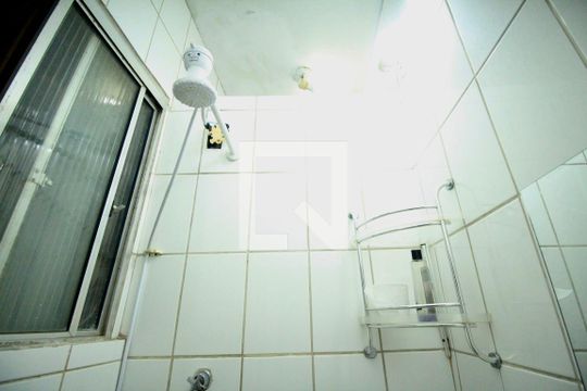 Banheiro de kitnet/studio para alugar com 1 quarto, 31m² em Saúde, Salvador