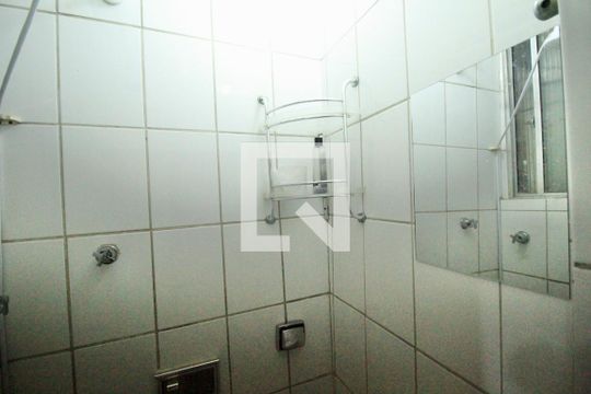 Banheiro de kitnet/studio para alugar com 1 quarto, 31m² em Saúde, Salvador
