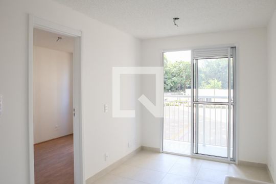 Sala de apartamento para alugar com 1 quarto, 27m² em Parque Industrial Tomas Edson, São Paulo