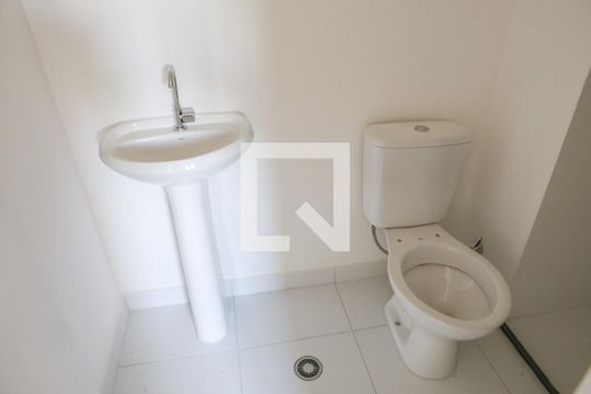 Banheiro da Suíte de apartamento para alugar com 1 quarto, 27m² em Parque Industrial Tomas Edson, São Paulo