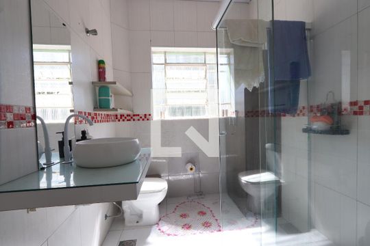 Banheiro de casa para alugar com 2 quartos, 150m² em Vila Antonieta, São Paulo