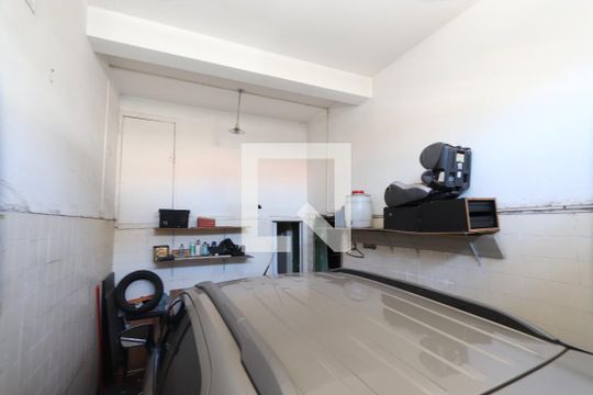 Garagem de casa para alugar com 2 quartos, 150m² em Vila Antonieta, São Paulo