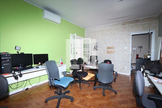 Sala de casa para alugar com 2 quartos, 150m² em Vila Antonieta, São Paulo