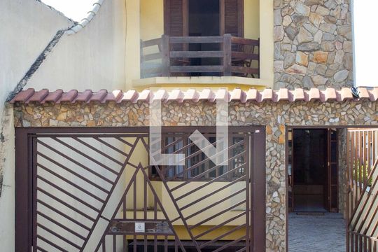 Fachada de casa para alugar com 3 quartos, 180m² em Canhema, Diadema