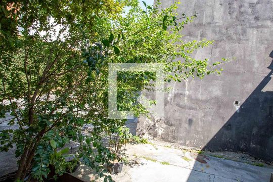 Quintal de casa para alugar com 3 quartos, 180m² em Canhema, Diadema