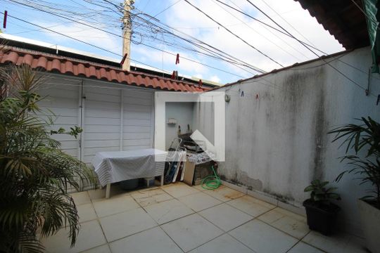 Garagem de casa à venda com 3 quartos, 132m² em Curicica, Rio de Janeiro
